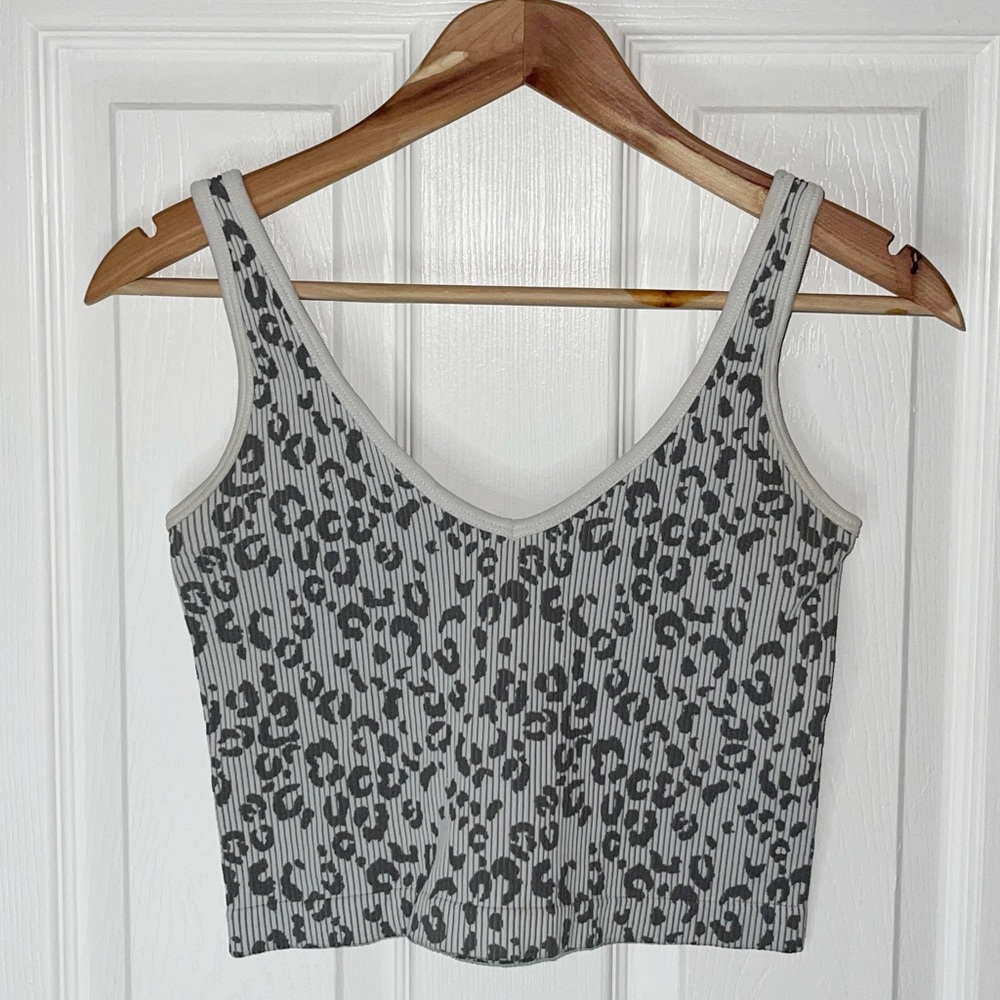 Size: Medium but a could fit a small size.